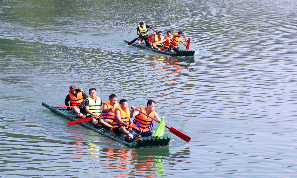 Nét đẹp hội đua thuyền mảng ở Dương Hưu